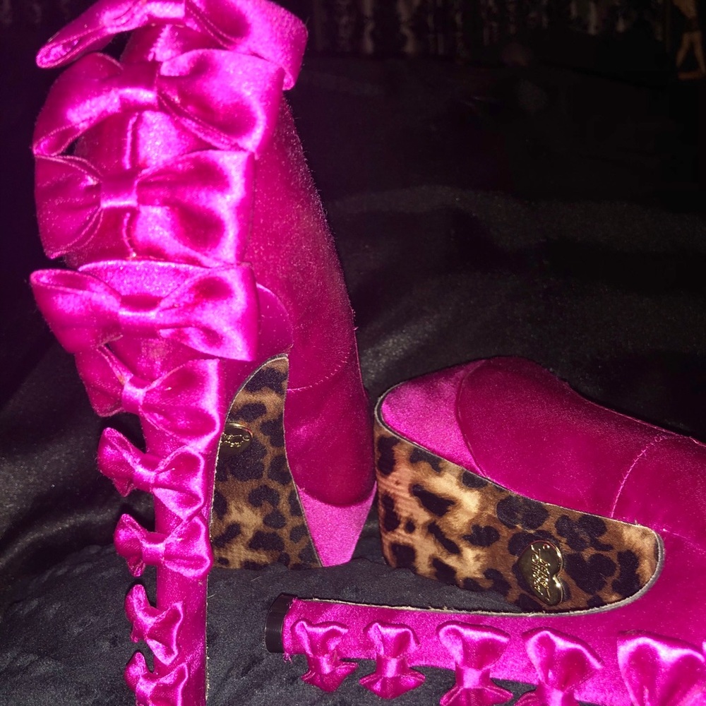 Betsey Johnson Valntyne Satan Peep toe Heels